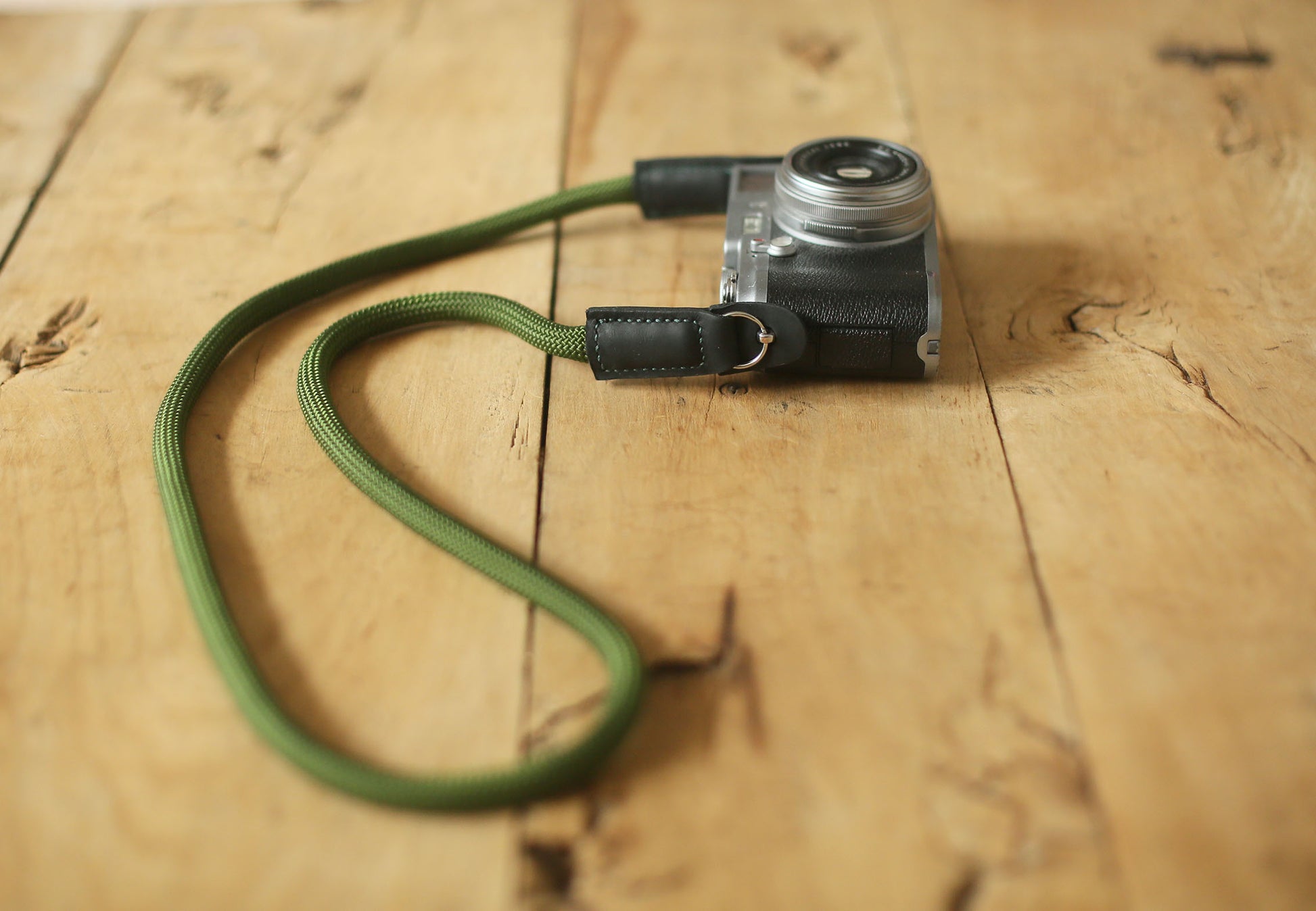 Camera neck strap handmade army green climbing rope black leather 10mm| Windmup - windmup