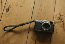 Black leather handmade camera wrist strap band thickened green | windmup.com - windmup