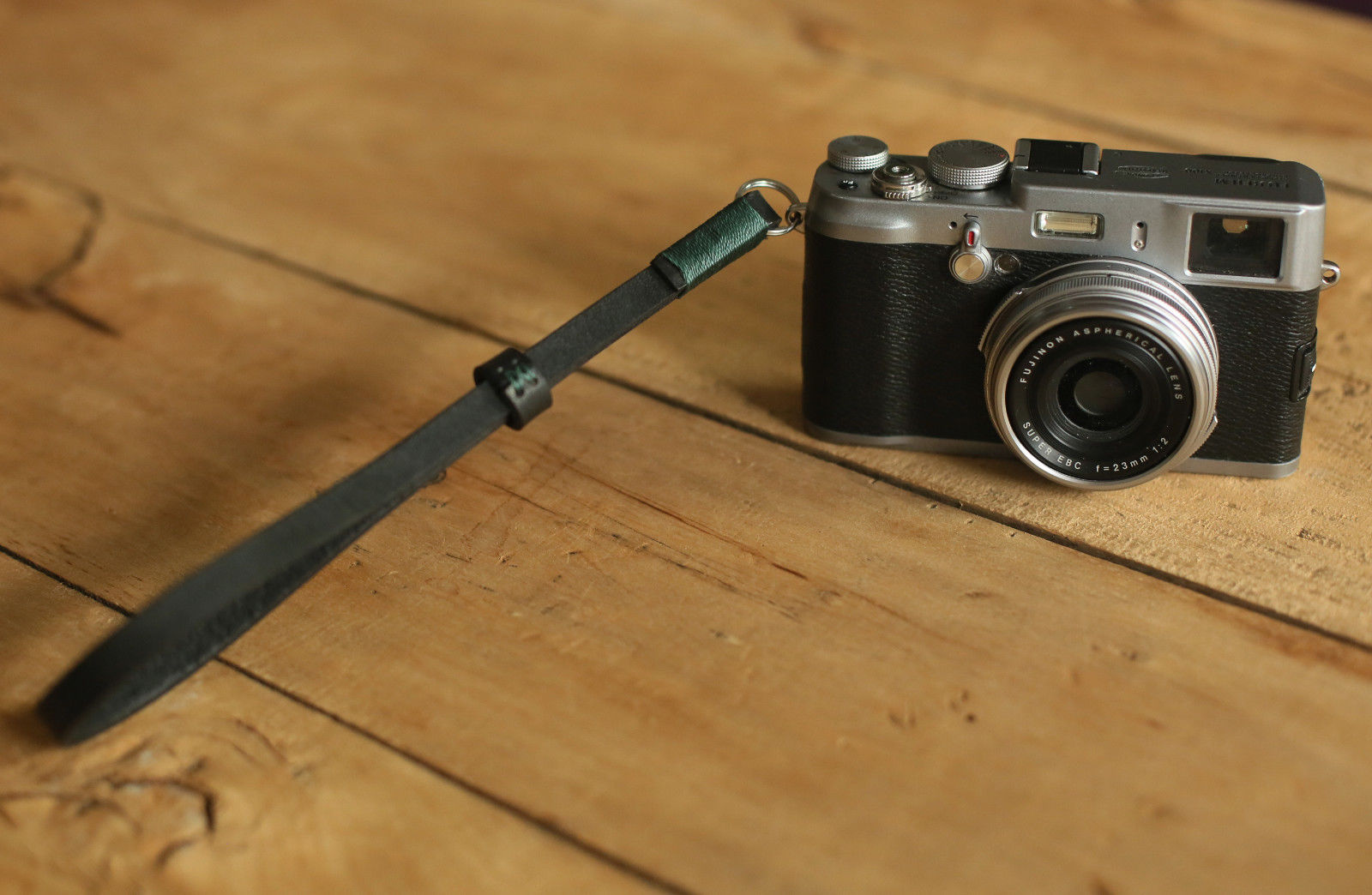 Black leather handmade camera wrist strap band thickened green | windmup.com - windmup