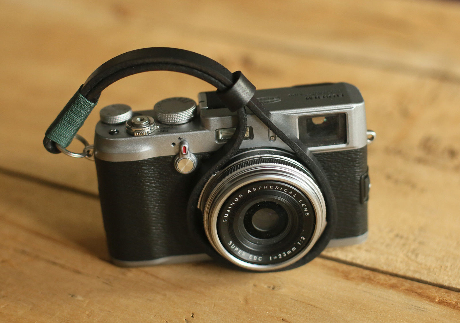 Black leather handmade camera wrist strap band thickened green | windmup.com - windmup