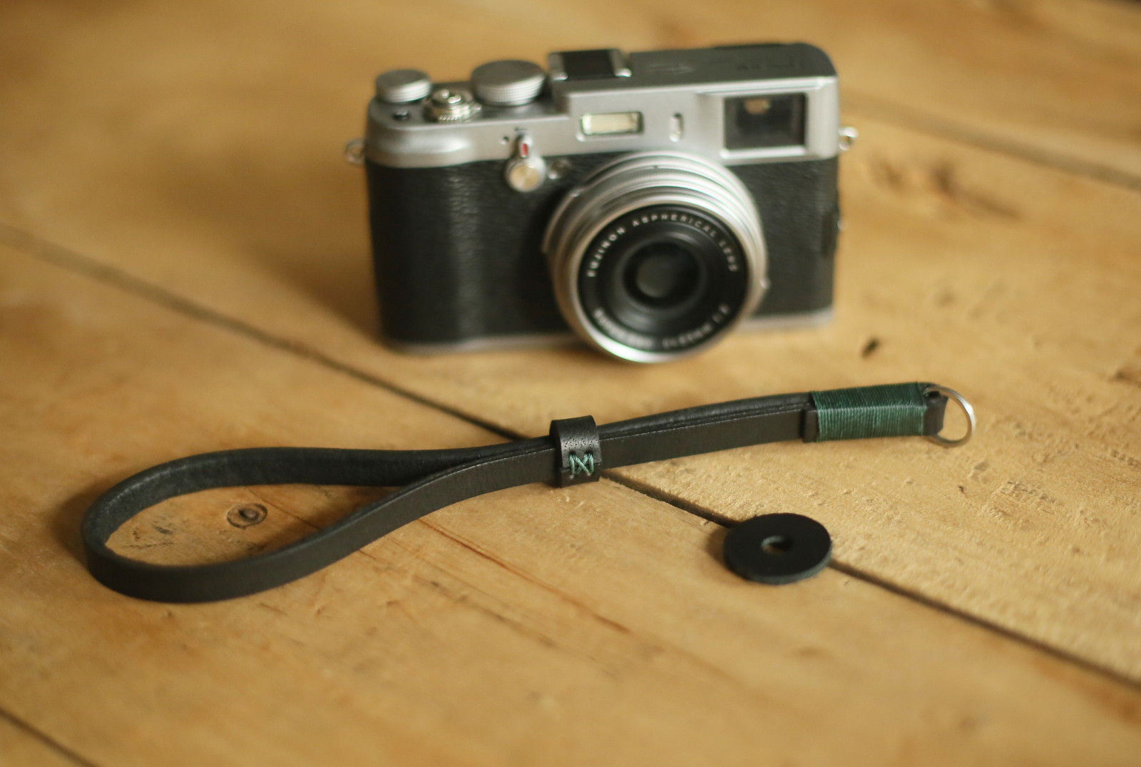 Black leather handmade camera wrist strap band thickened green | windmup.com - windmup
