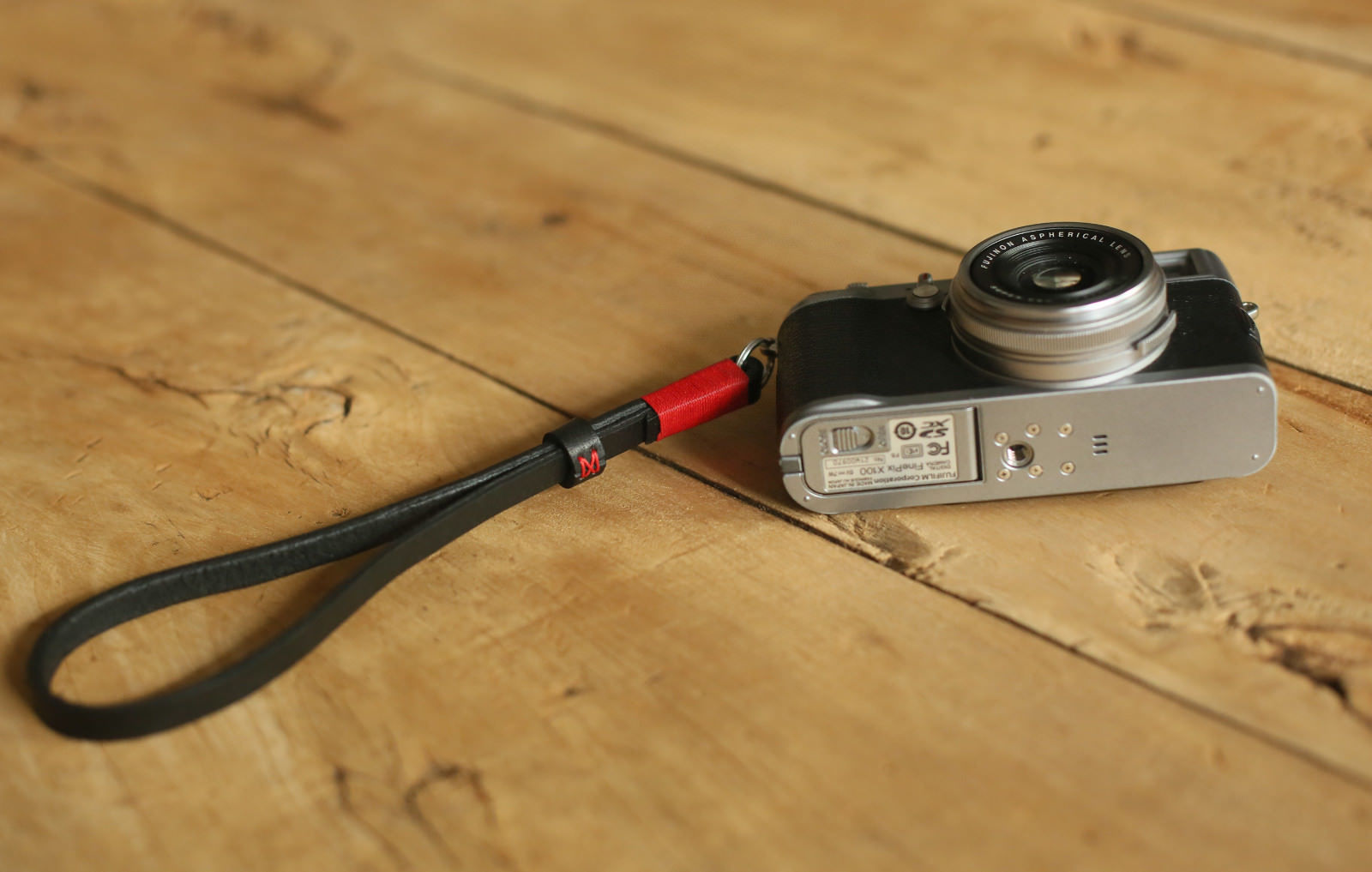 Black leather handmade camera wrist strap band black thickened red | windmup.com - windmup