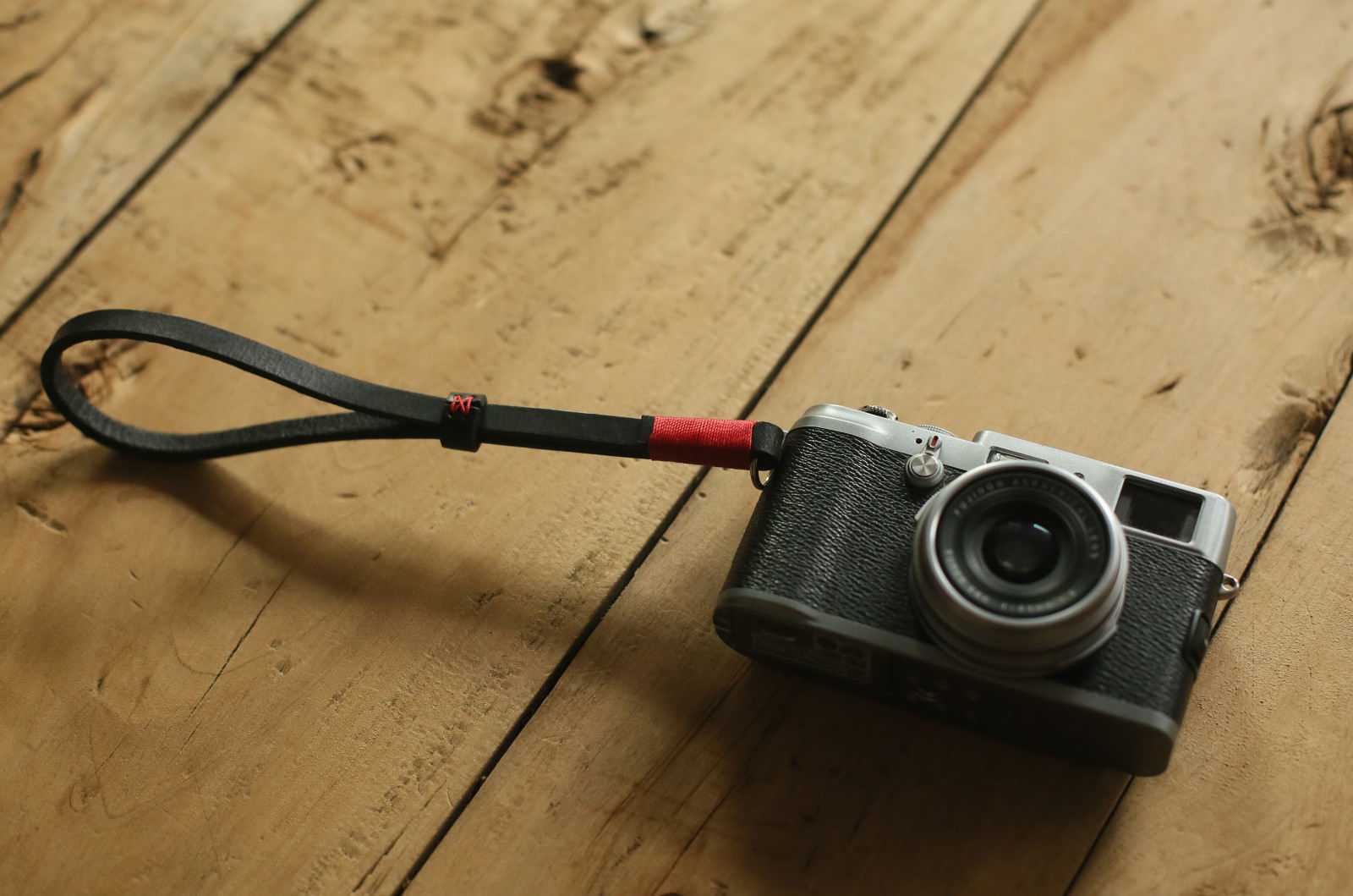 Black leather handmade camera wrist strap band black thickened red | windmup.com - windmup