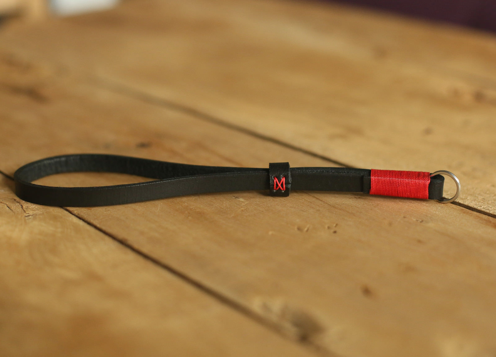 Black leather handmade camera wrist strap band black thickened red | windmup.com - windmup