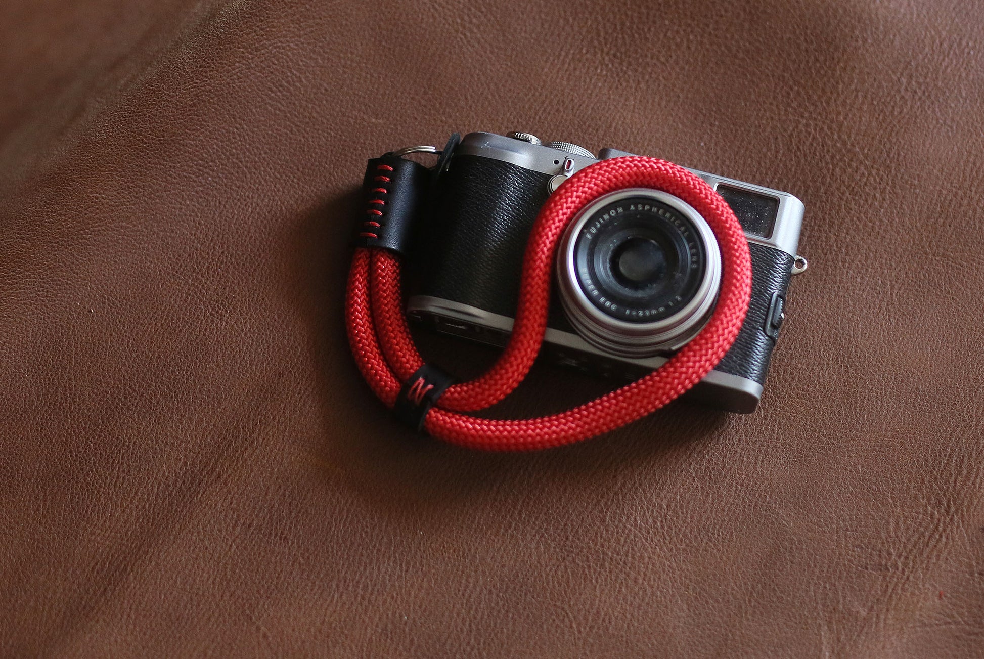 Red rope camera wrist band | windmup - windmup