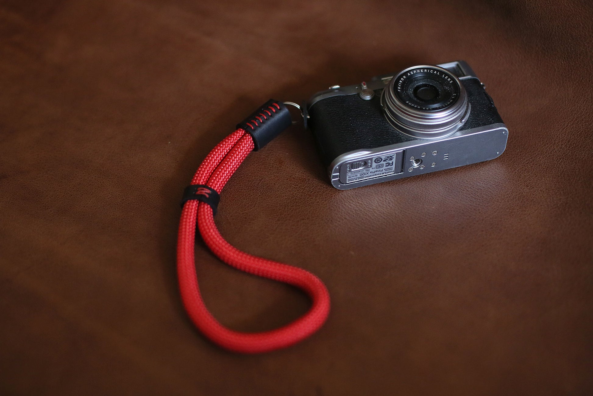 Red rope camera wrist band | windmup - windmup