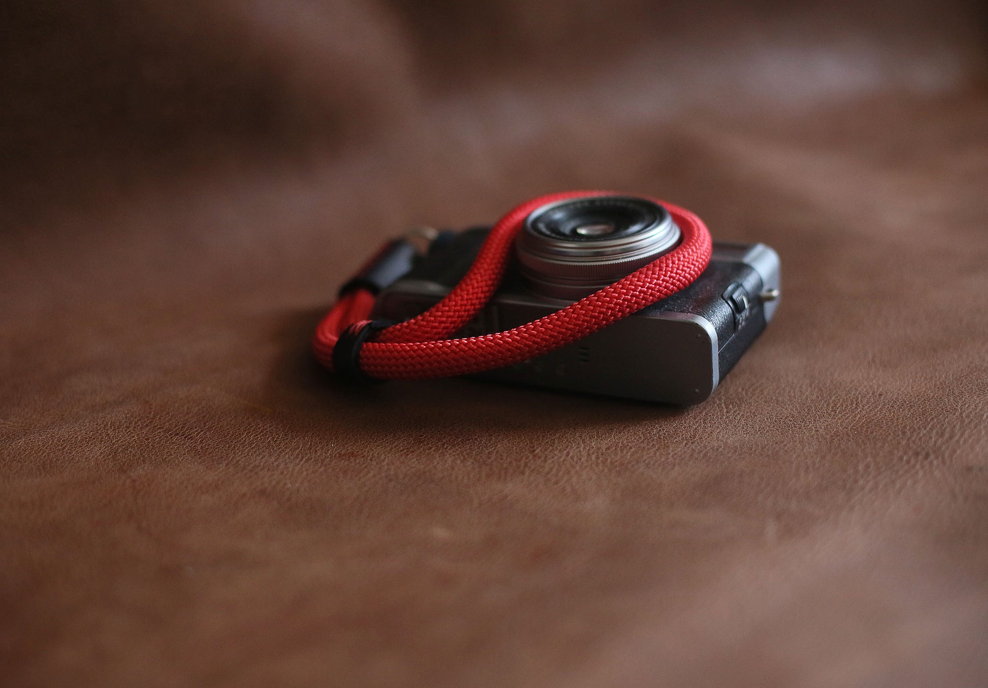 Red rope camera wrist band | windmup - windmup