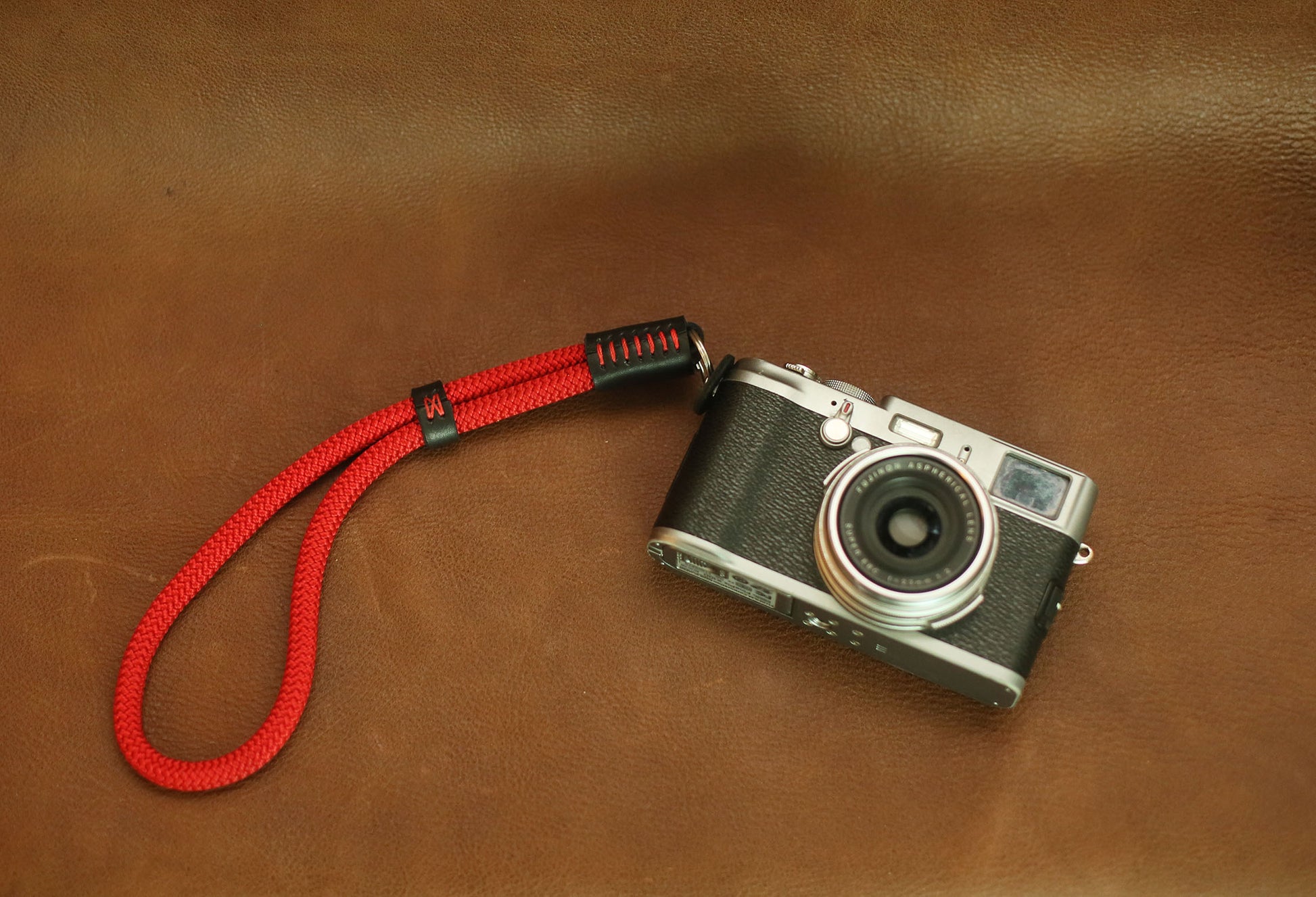 Red rope camera wrist band 8mm | windmup - windmup