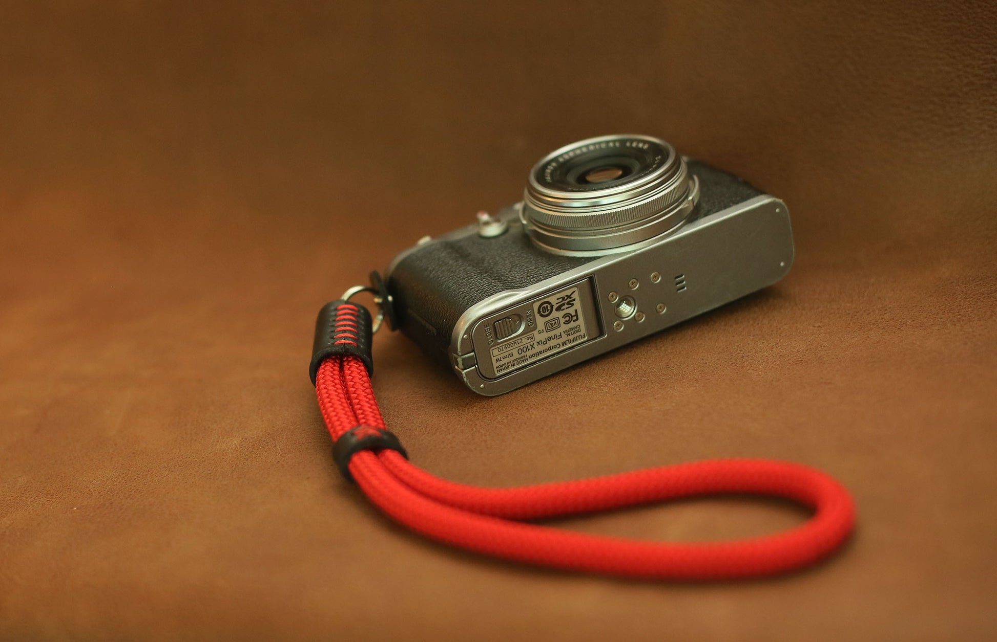 Red rope camera wrist band 8mm | windmup - windmup