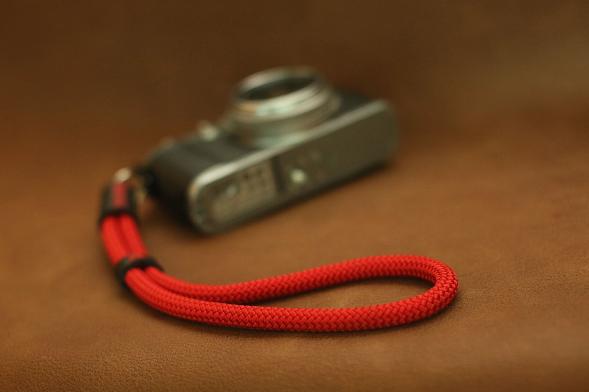 Red rope camera wrist band 8mm | windmup - windmup