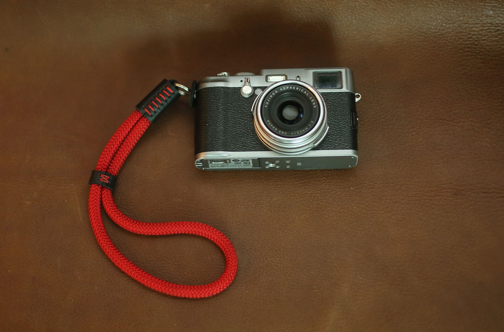 Red rope camera wrist band 8mm | windmup - windmup