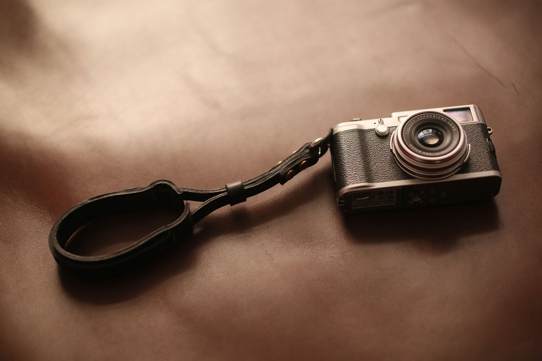 Widen black leather handmade camera wrist strap band thickened | windmup.com - windmup