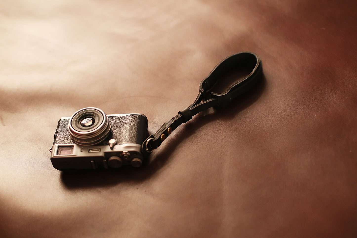 Widen black leather handmade camera wrist strap band thickened | windmup.com - windmup