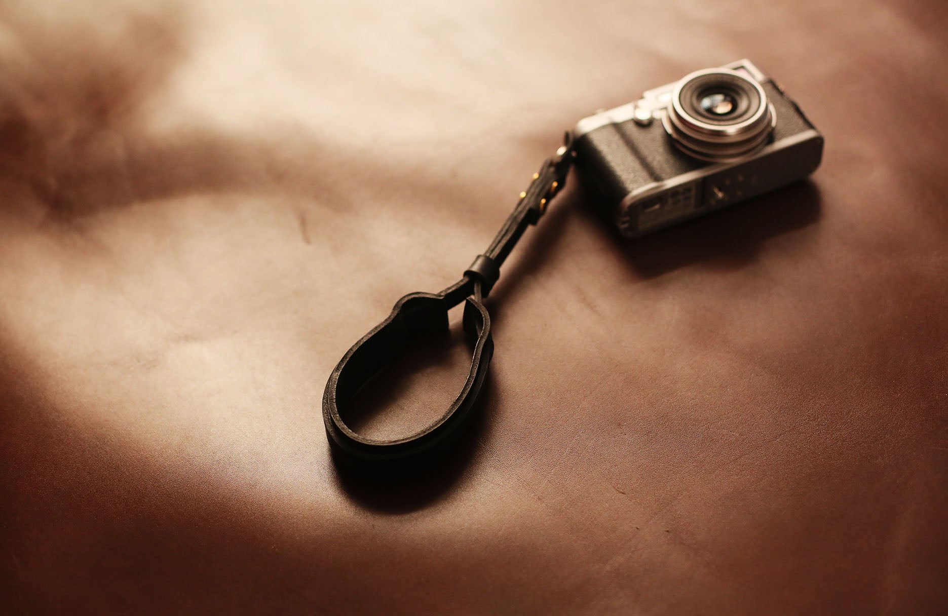 Widen black leather handmade camera wrist strap band thickened | windmup.com - windmup