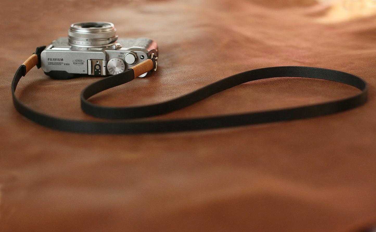 Windmup black leather strap for Fuji camera