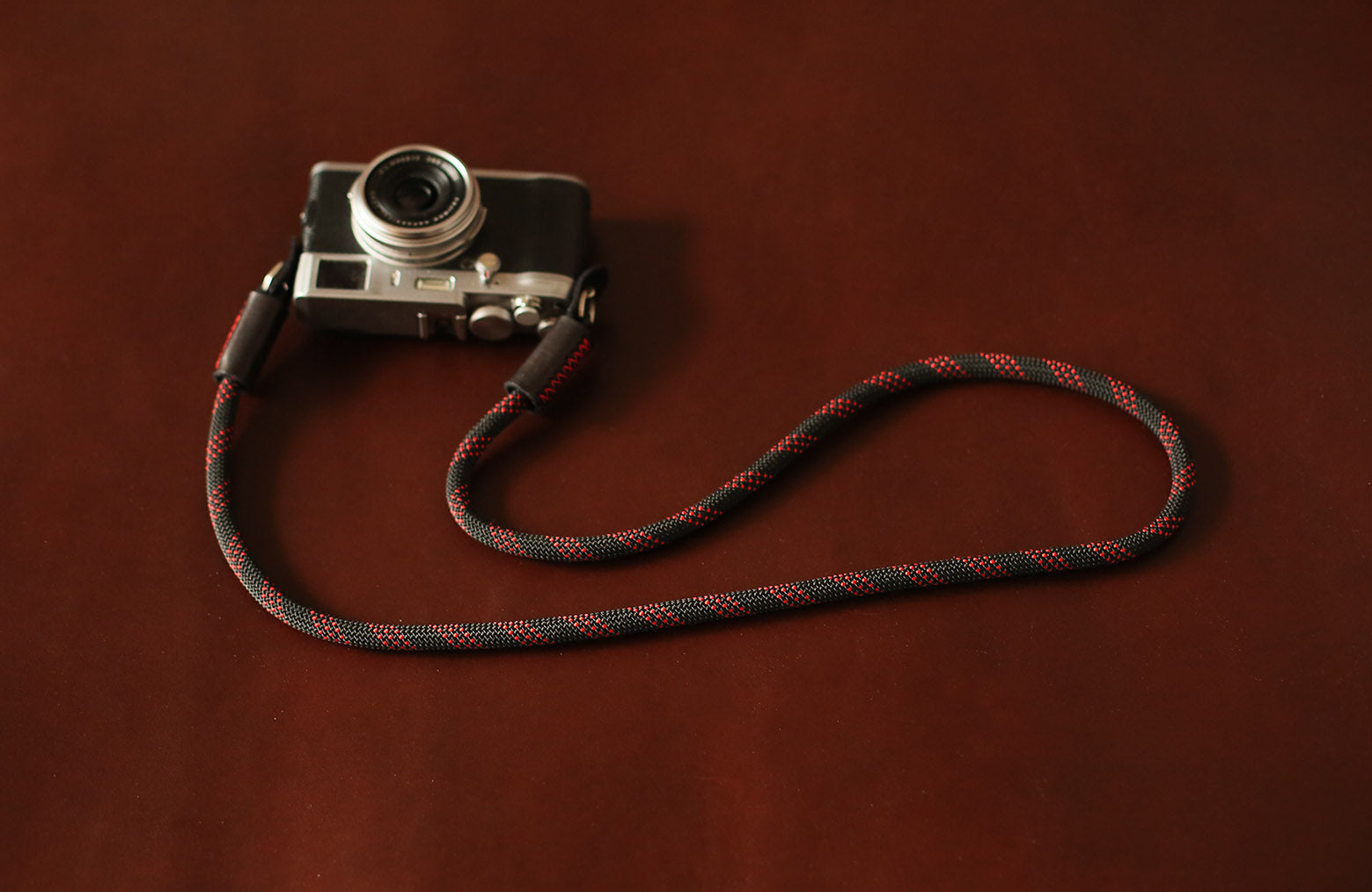 Minimalist handmade leather camera strap Windmup