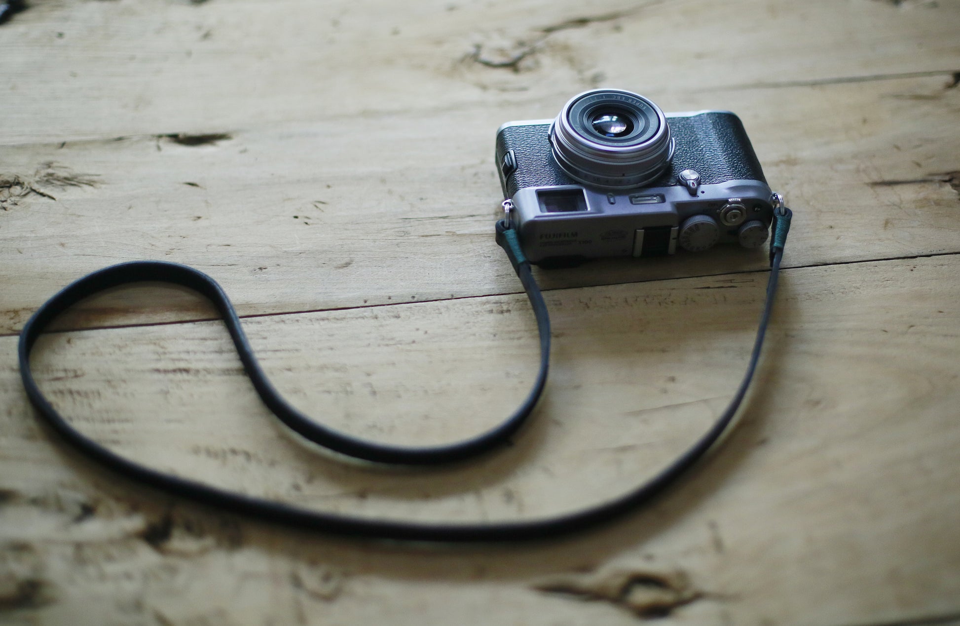Calm green handmade black leather camera shoulder neck strap | Windmup.com - windmup