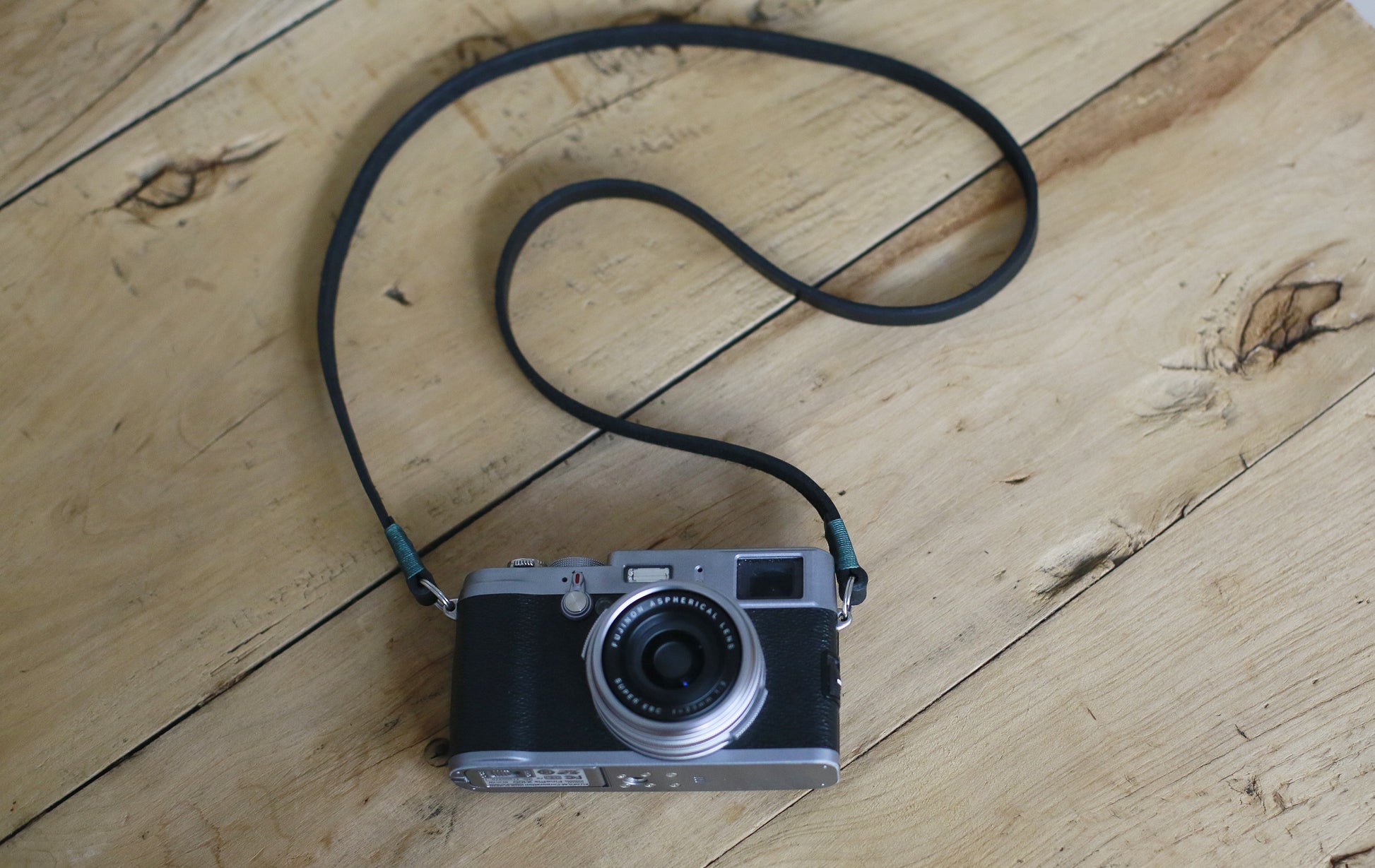 Calm green handmade black leather camera shoulder neck strap | Windmup.com - windmup