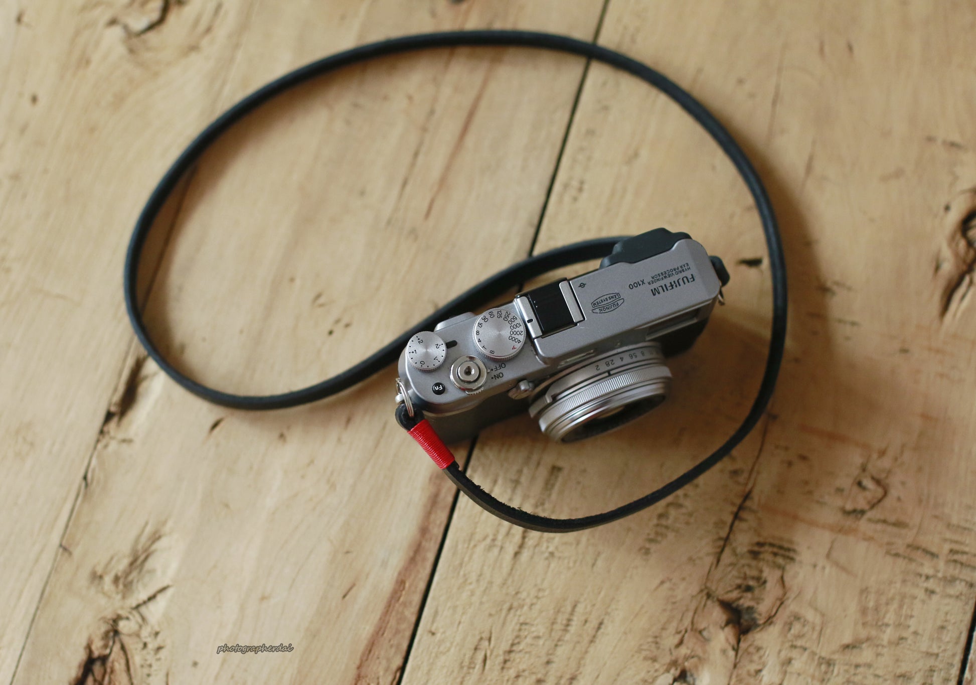 Red handmade black leather camera neck shoulder strap | Windmup.com - windmup