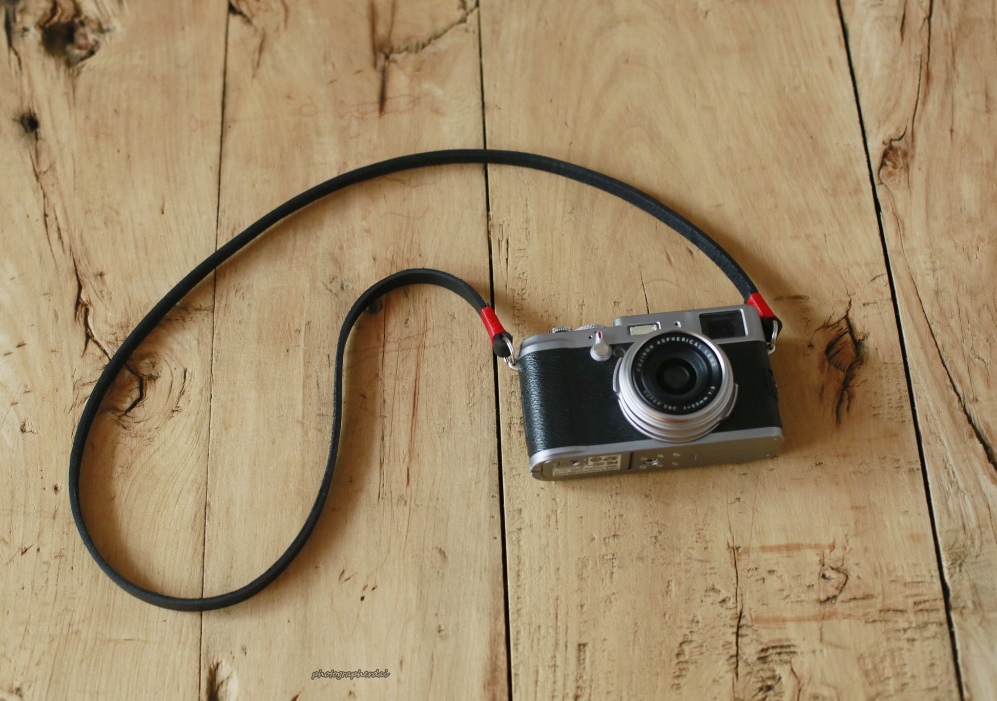 Red handmade black leather camera neck shoulder strap | Windmup.com - windmup