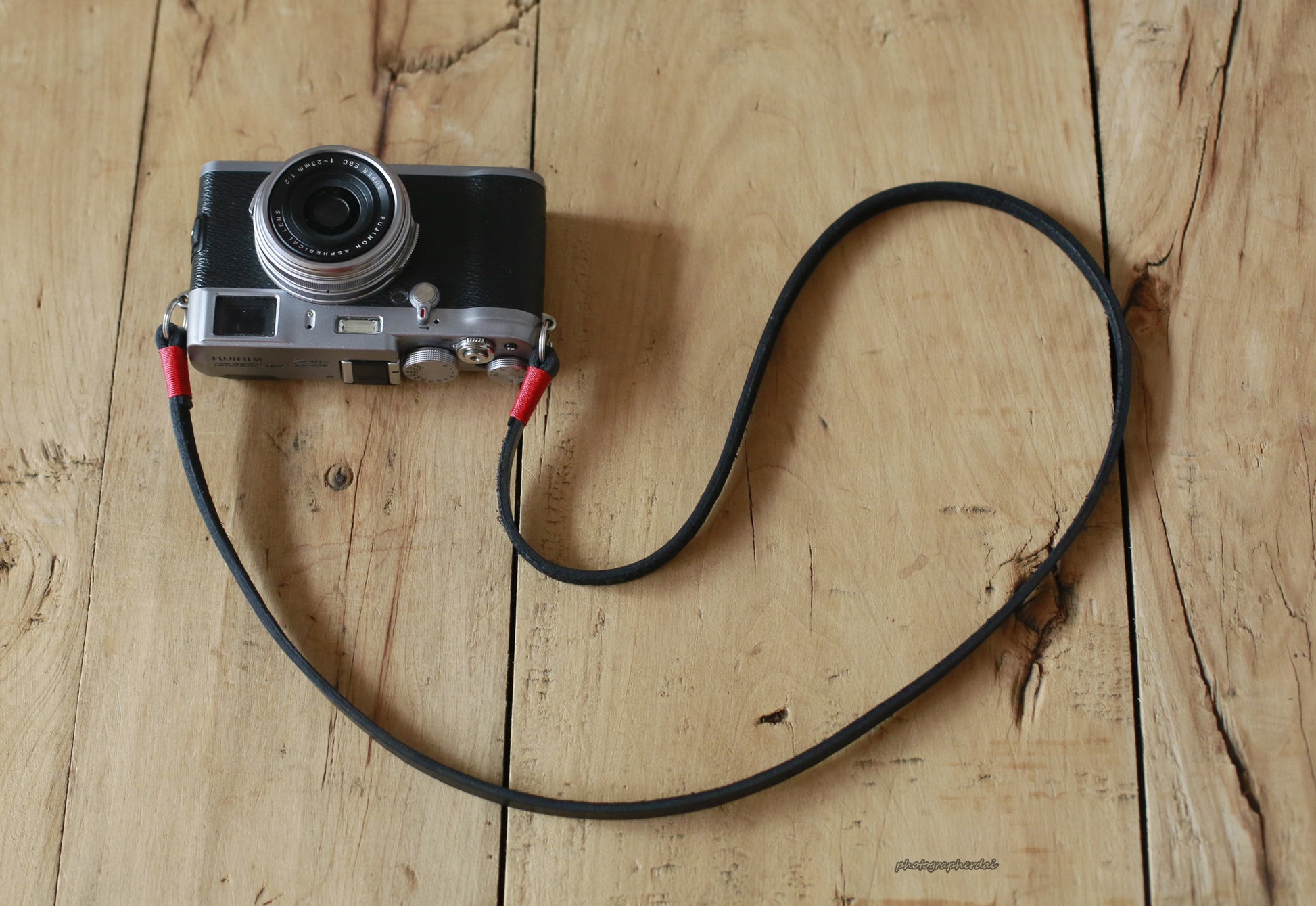 Red handmade black leather camera neck shoulder strap | Windmup.com - windmup