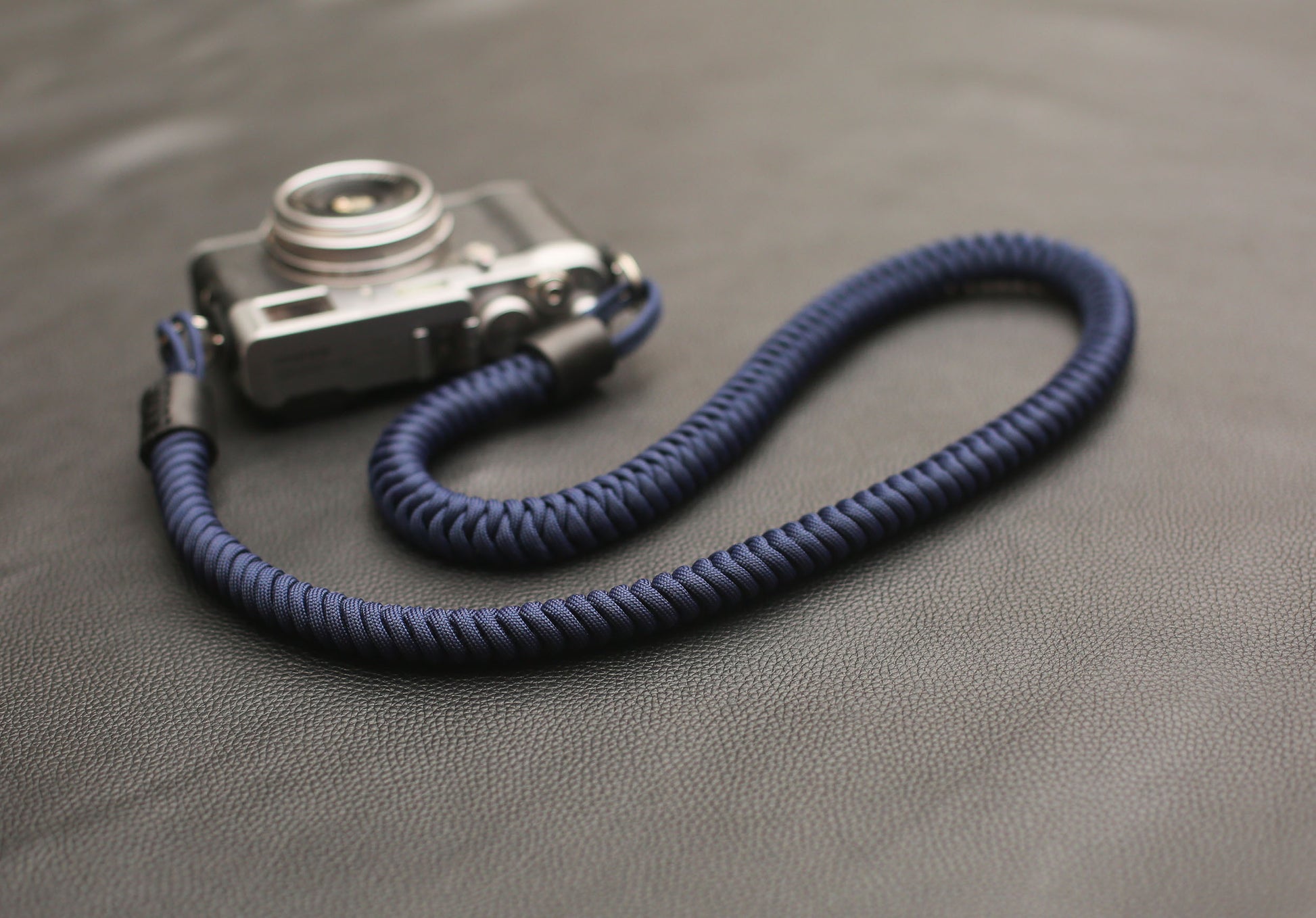 Side view showing navy paracord texture and thickness