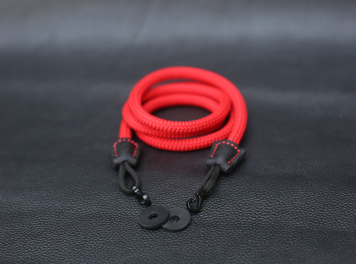 Quick-release rope strap with leather protector pads