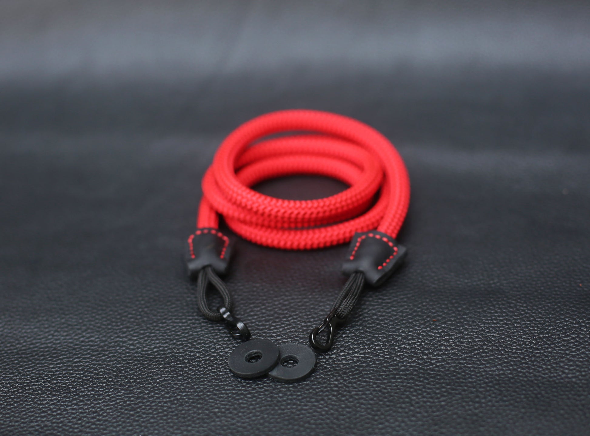 Quick-release rope strap with leather protector pads
