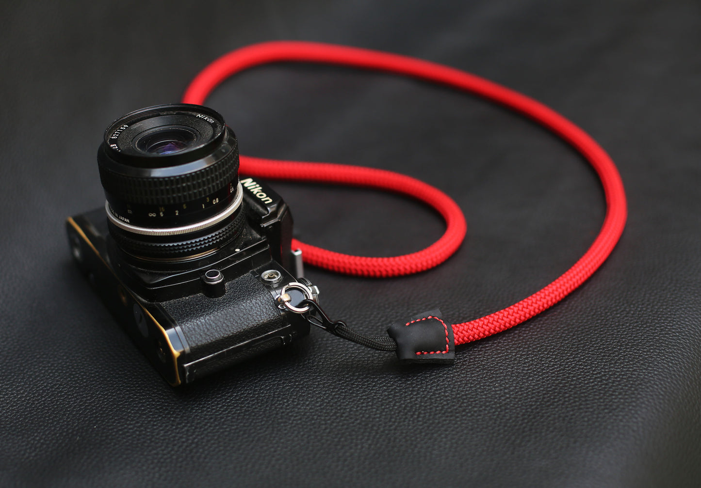 Metal hook clasp connected to camera split ring