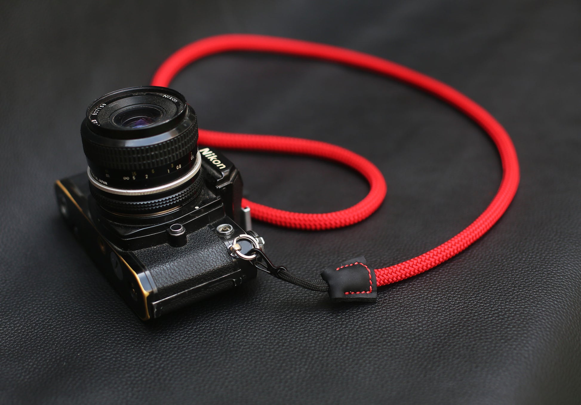 Metal hook clasp connected to camera split ring