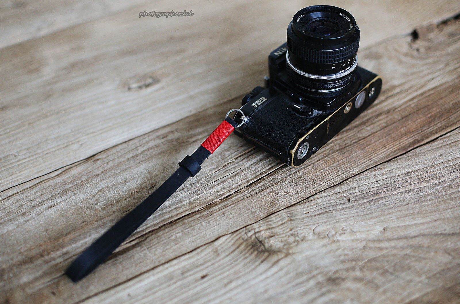 Black handmade leather camera wrist strap band Red | windmup.com - windmup