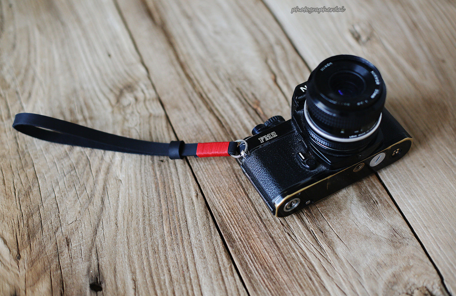 Black handmade leather camera wrist strap band Red | windmup.com - windmup