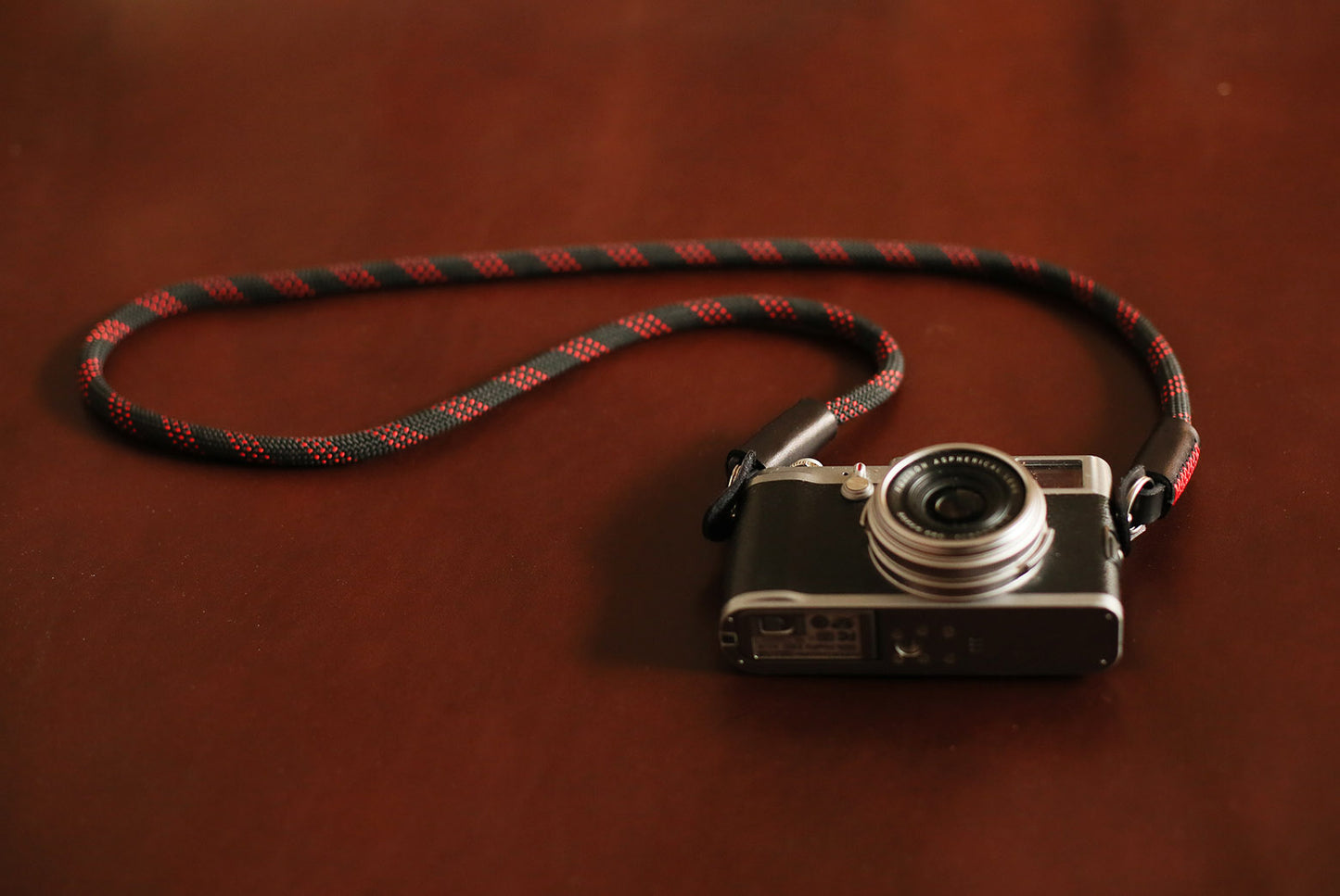 Minimalist handmade leather camera strap Windmup