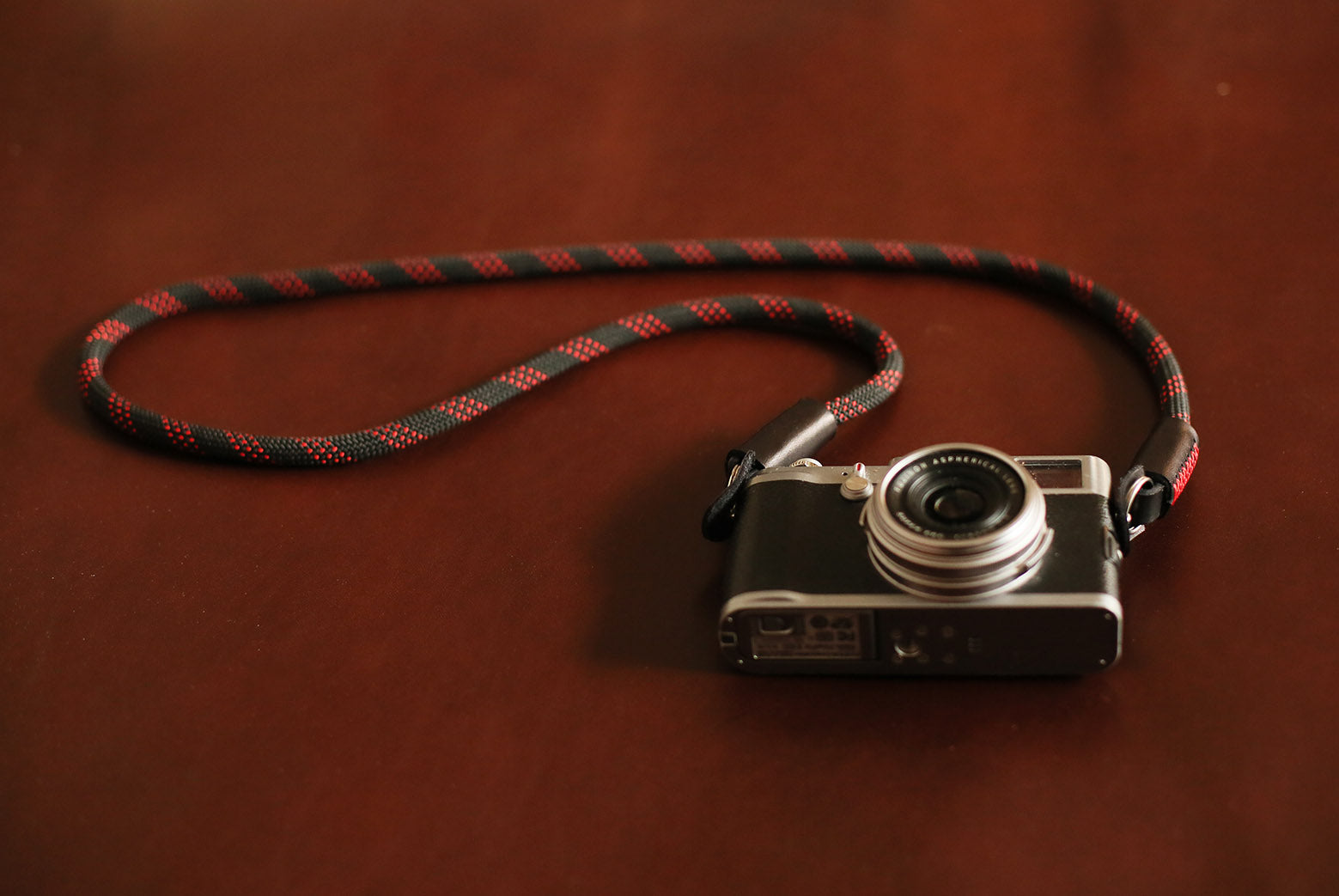Minimalist handmade leather camera strap Windmup