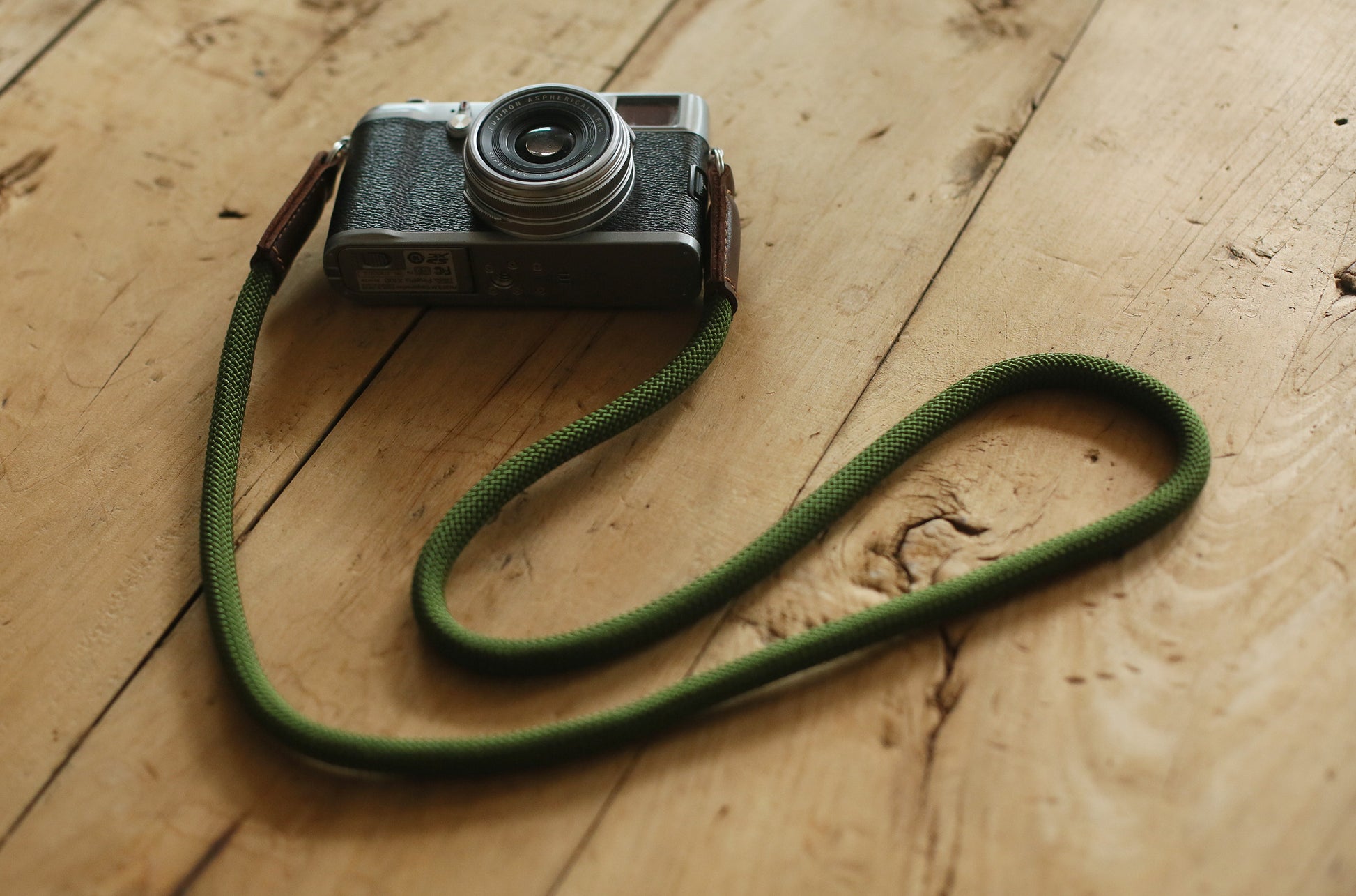 windmup army green camera strap